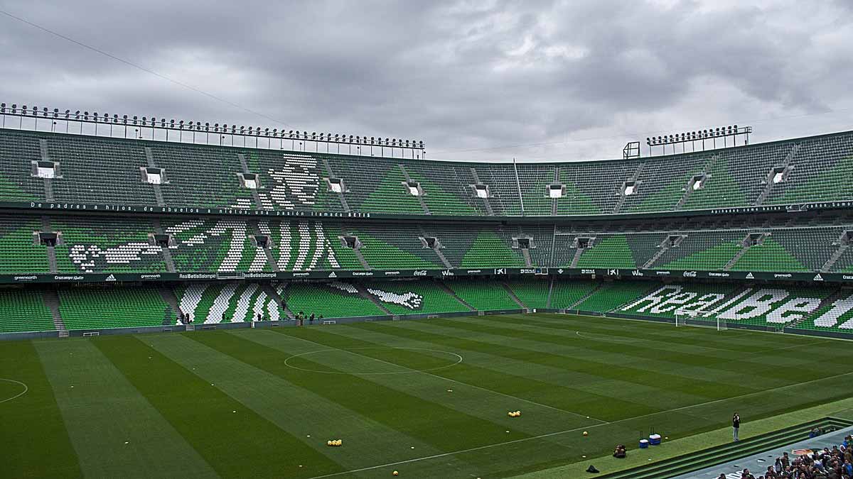 Vista del interior, de las gradas, del estadio Benito Villamarín.