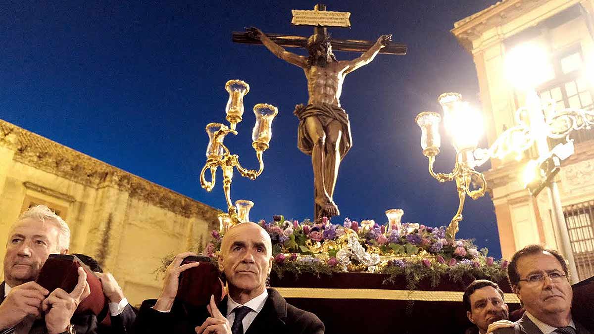 Solemne Vía Crucis con el Cristo de las Almas por las calles de Sevilla