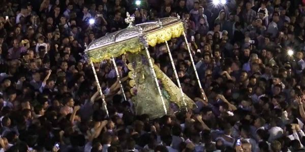 La devoción a la Virgen del Rocío y la importancia de su romería