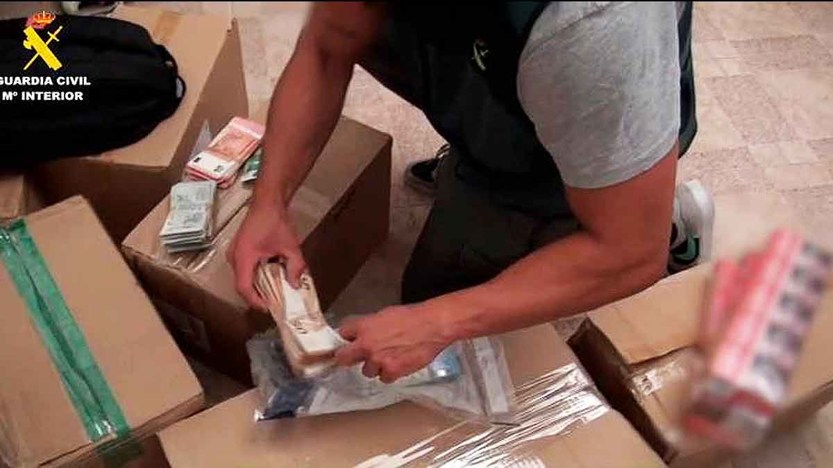 Desmantelan red de venta de tabaco ilegal en quioscos y panaderías de Alcalá y Dos Hermanas