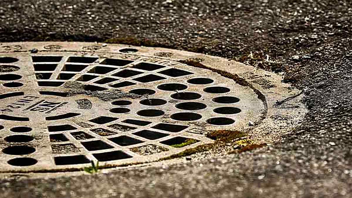 Calles de Sevilla: Alcantarillas cegadas e inundaciones