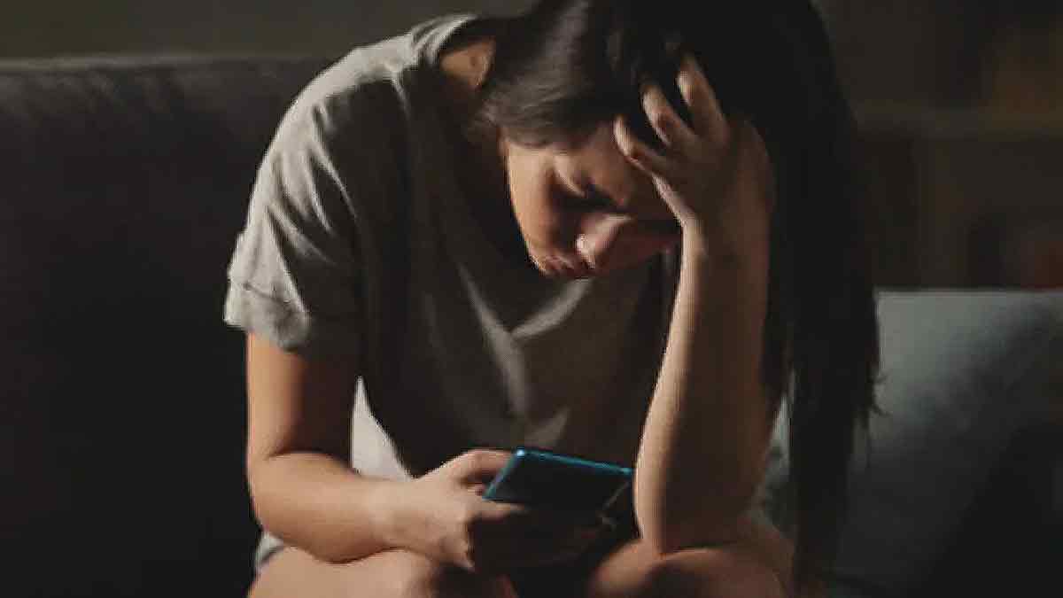 Sevillanos en apuros: Los peligros de utilizar ChatGPT como psicólogo alternativo