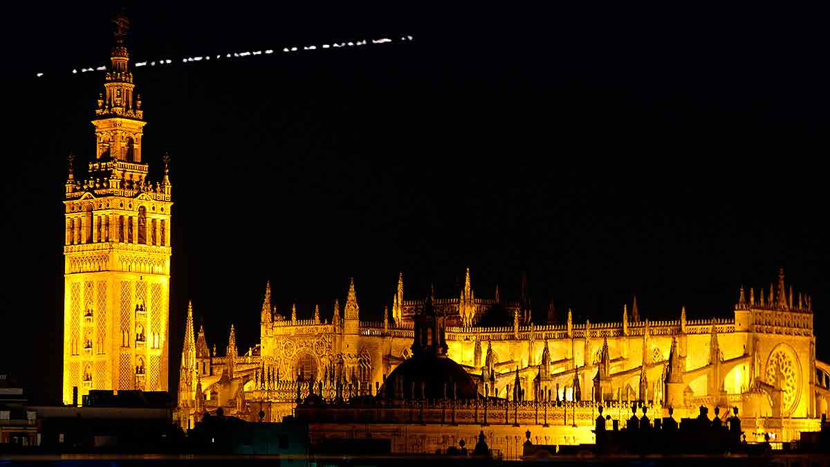 La confusión en Sevilla: Satélites Starlink y el misterio de los OVNIs
