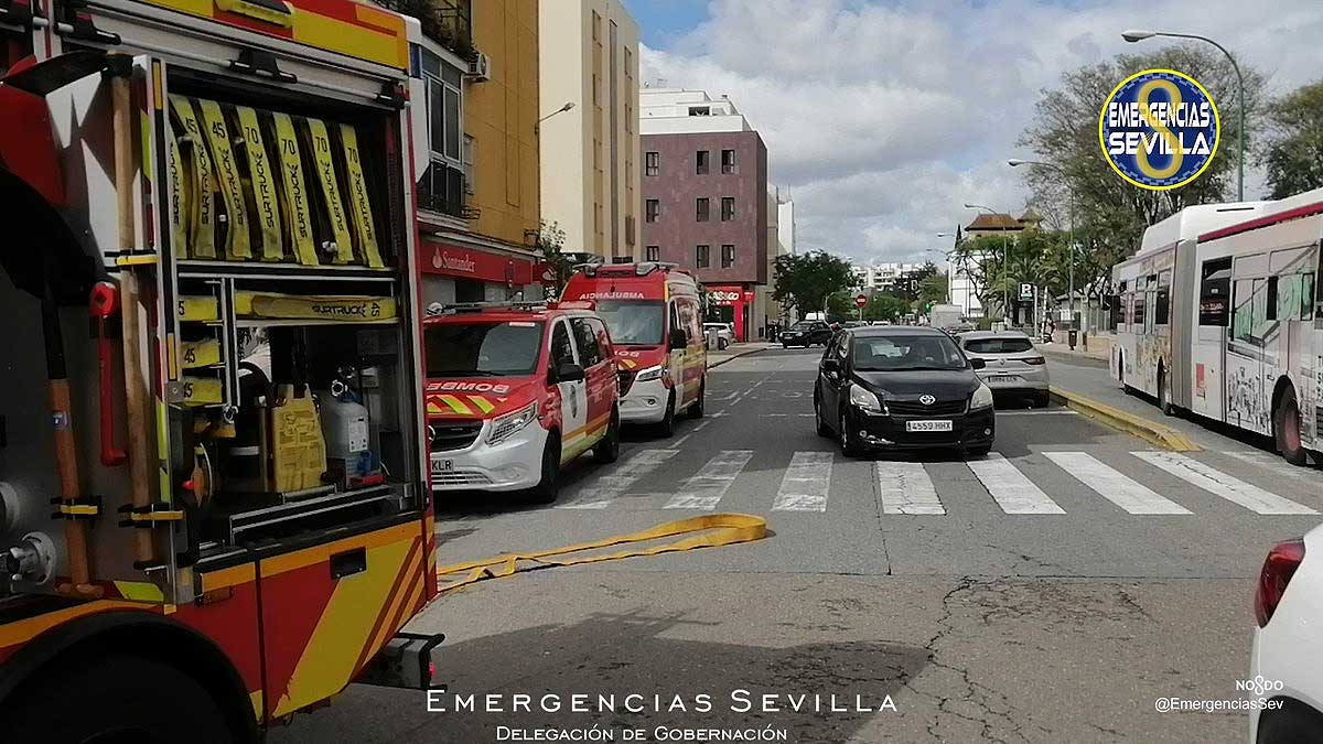 Cuatro personas afectadas, entre ellas un bebé, en un incendio en una casa en Sevilla