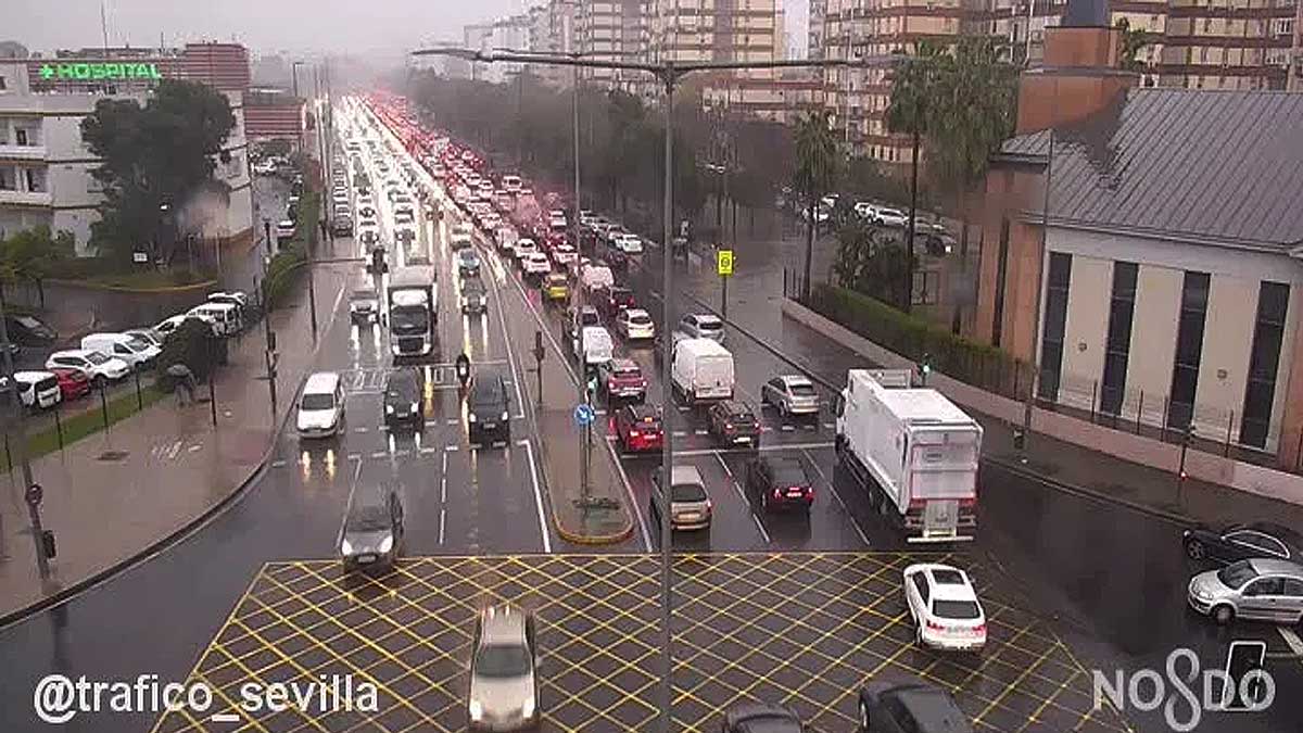 El eterno problema de Sevilla y los atascos en días de lluvia