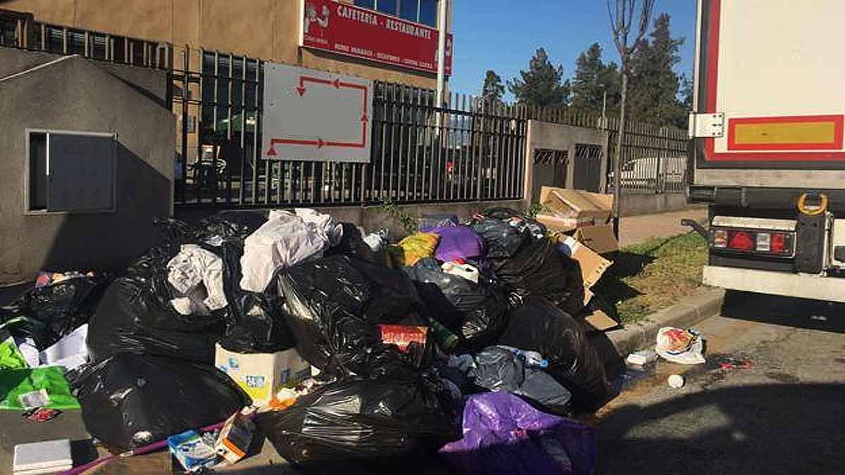 Preocupación por el abandono, deterioro y basura que se acumula en los polígonos de Sevilla