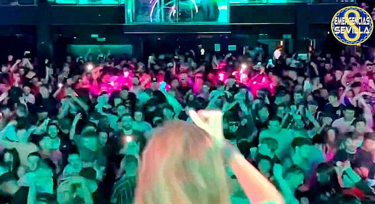 Desalojada y precintada una discoteca en el Polígono Store con más de 1.600 personas en su interior