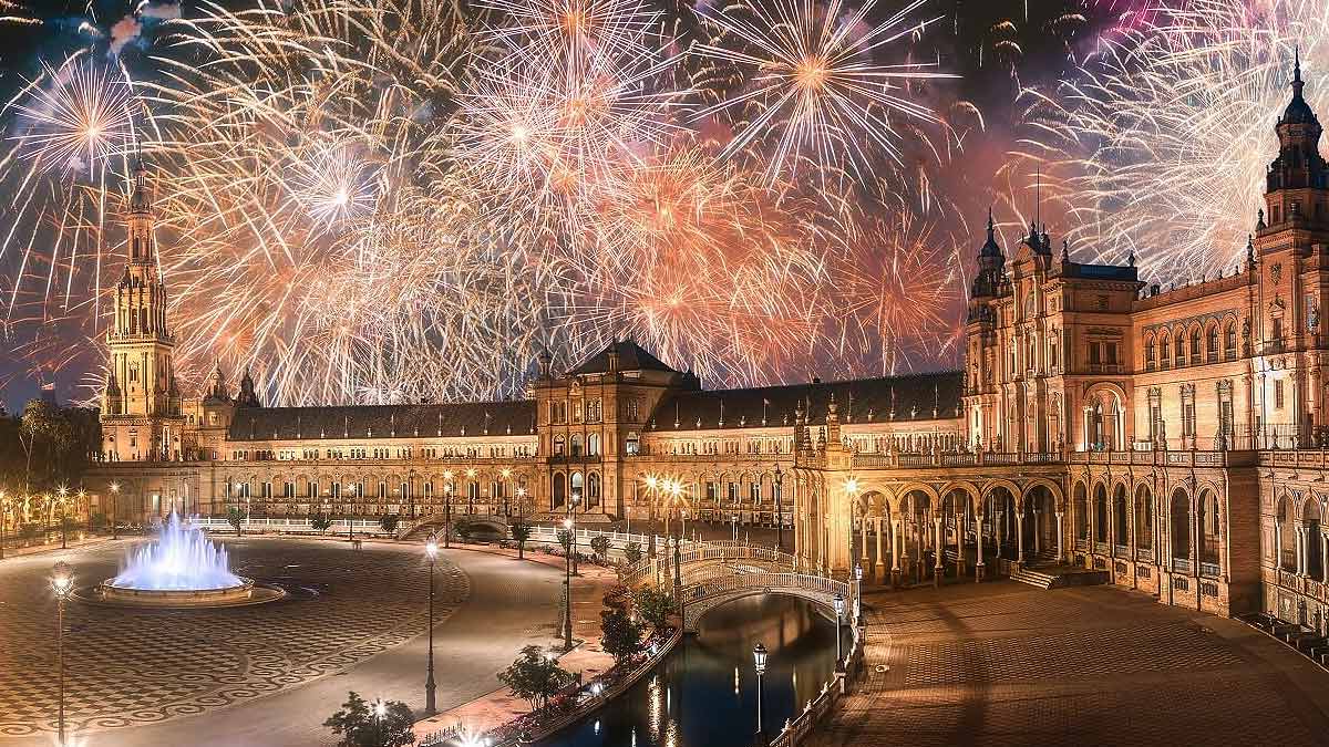 Plaza de España en la noche de fin de año.