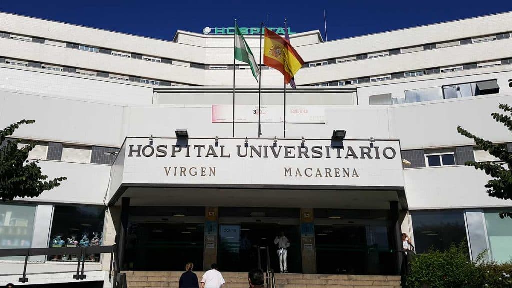 Entrada al hospital Virgen Macarena.