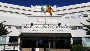 Entrada al hospital Virgen Macarena.