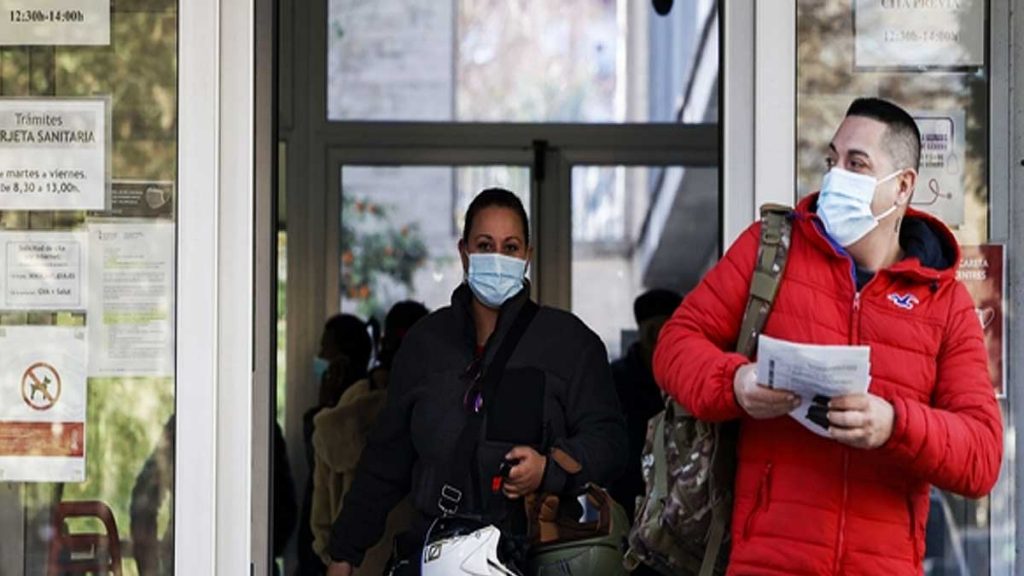 Hay que llevar mascarillas en determinados lugares o condiciones.