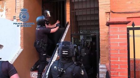 Asalto de la Policía Nacional a un narcoedificio en Los Pajaritos.