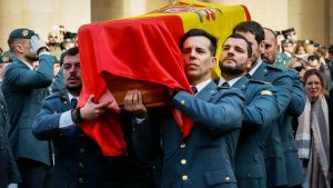 Funeral de uno de los guardias civiles muertos.