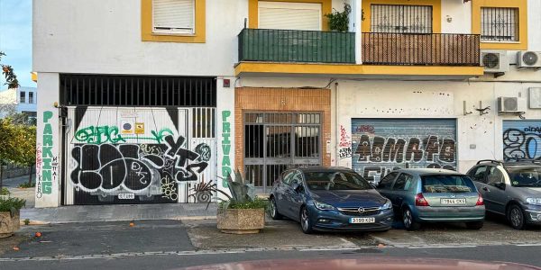 Denuncian «postureo» del Ayuntamiento de Sevilla en la limpieza de la calle Antonio Buero Vallejo
