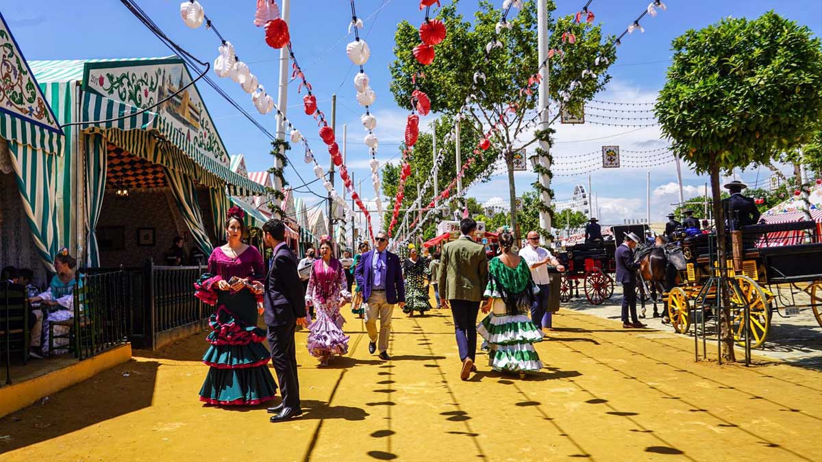 Vista de una calle de la Feria de Sevilla.