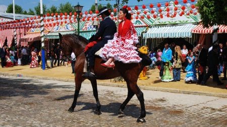Paseo de caballos en la Feria de Sevilla.