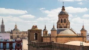 Vista de las cubiertas de la iglesia de la Anunciación.