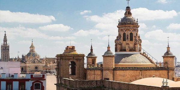 La iglesia de la Anunciación abre sus cubiertas al público, Sevilla se renueva con un nuevo mirador nocturno