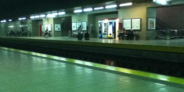 Momentos de pánico en la Estación de San Bernardo cuando un hombre saltó a las vías del metro en Sevilla durante la hora punta