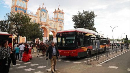 Vista de la portada de la Feria de Sevilla.