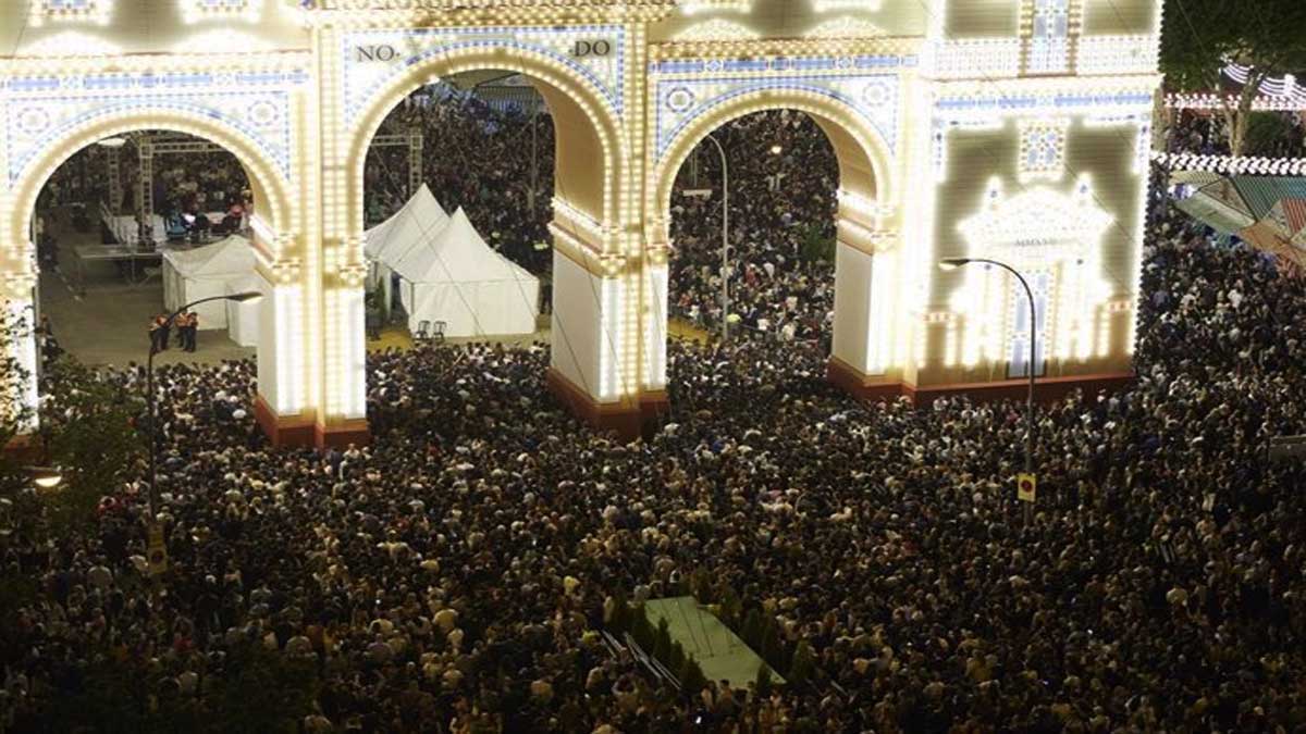 La Feria de Sevilla masificada.