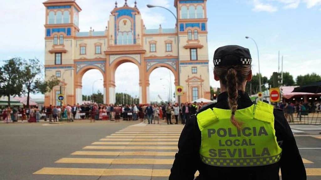 Portada de la Feria y policía local.