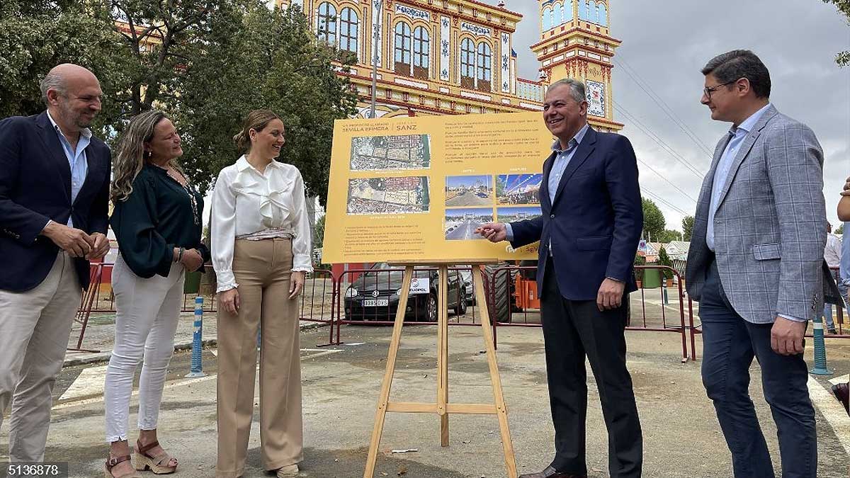 El alcalde de Sevilla presentando el proyecto Sevilla Efímera.