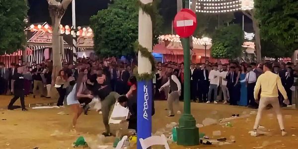 Tres peleas multitudinarias dejan una herida y un detenido en la Feria de Sevilla más un vídeo viral que no es de este año