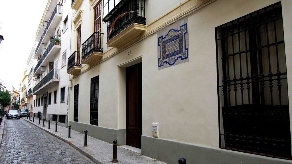 Fachada de la casa del ilustre José Gestoso en Sevilla.