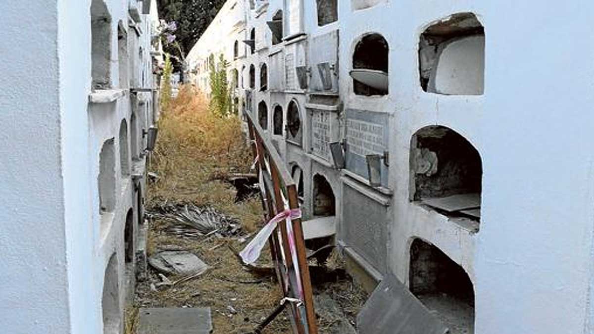 Nichos del cementerio de Sevilla.