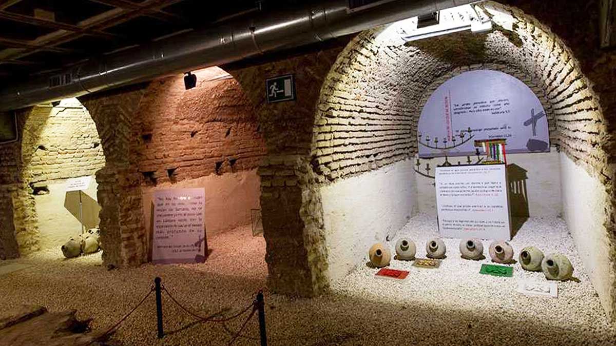 Imagen de las galerías de la cripta de El Salvador.