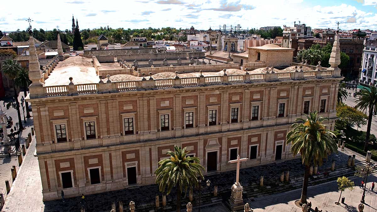 Vista del Archivo de Indias y Cruz del Juramento.