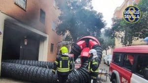 Bombas extractoras de humo de los bomberos de Sevilla.