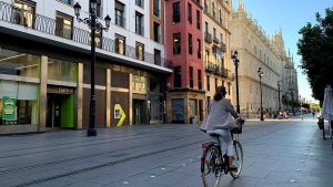 Vista de la peatonalizada Avenida de la Constitución de Sevilla.