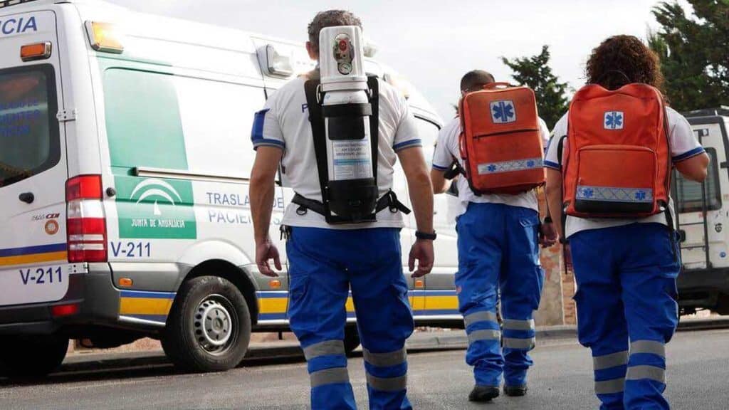 TEA en dirección la ambulancia.