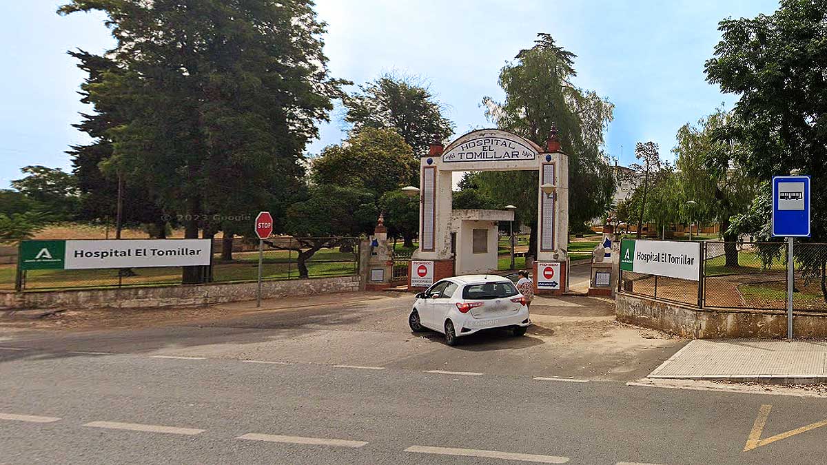 Entrada al hospital del Tomillar en Dos Hermanas.