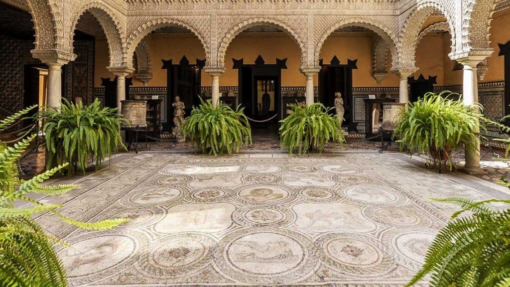 Mosaico del patio del palacio.
