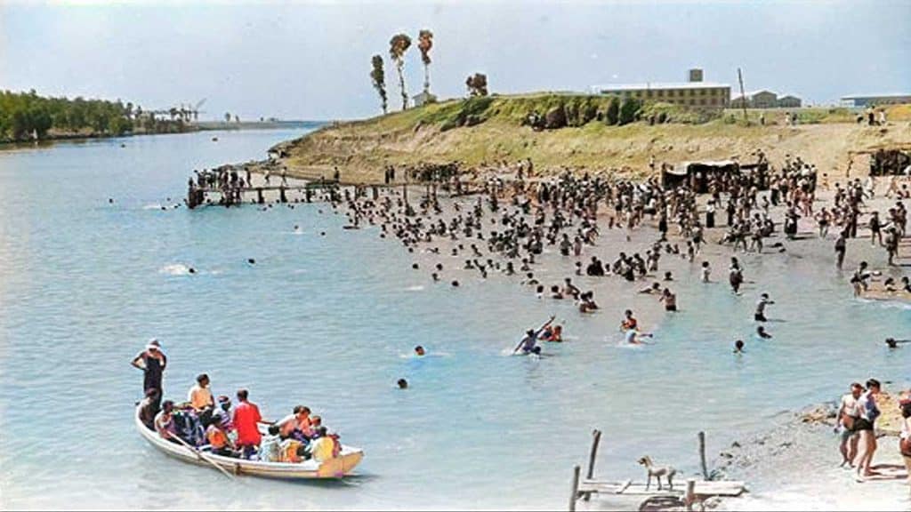 Vista de bañistas en la Playa de María Trifulca.