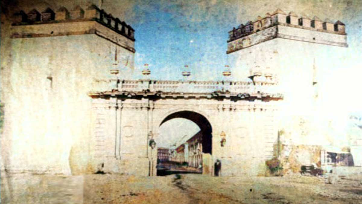 Puerta de San Fernando en Sevilla.