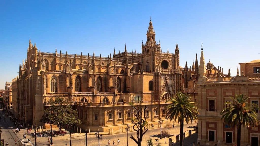 Fachada sur de la Catedral de Sevilla.