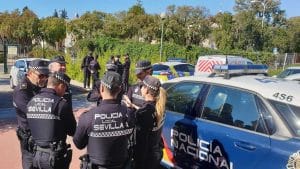 Policías en Sevilla.