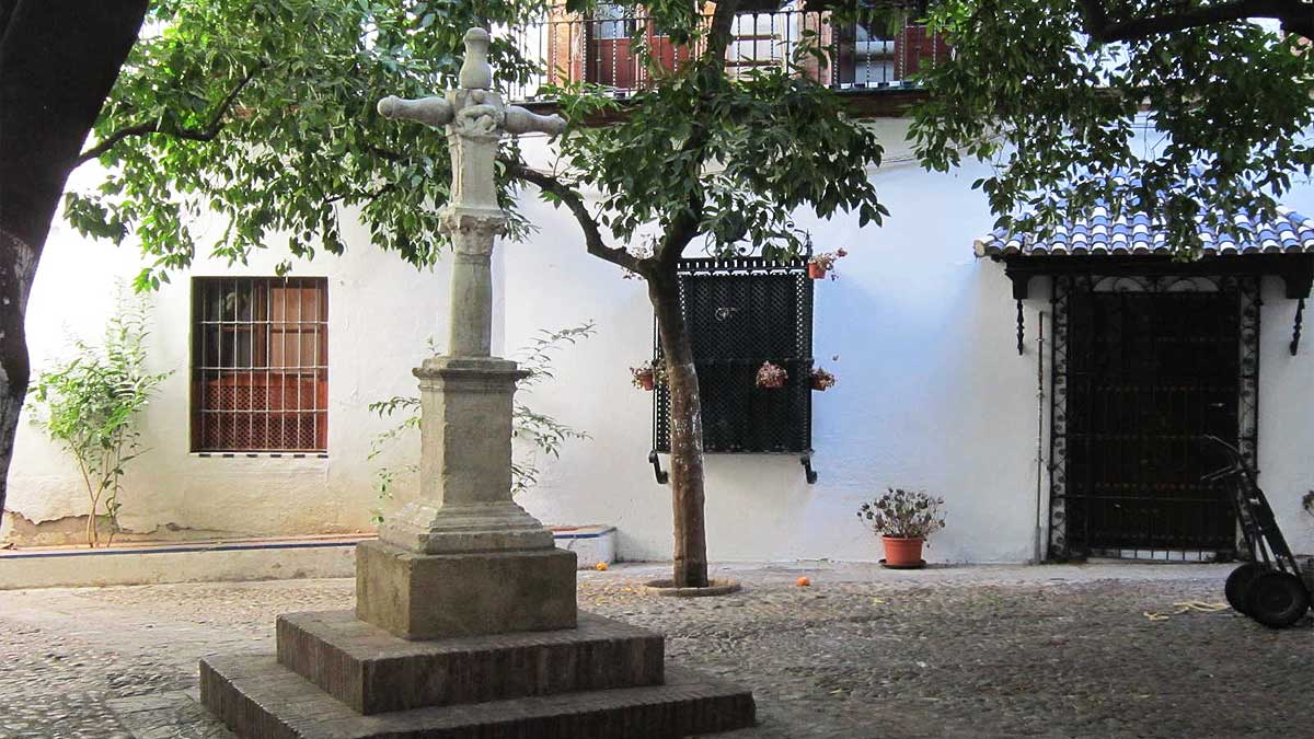 Plaza de Santa Marta en el Barrio de Santa Cruz de Sevilla.