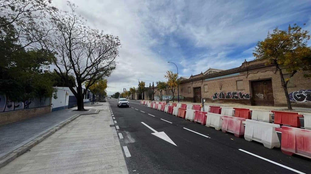 Obras en la Avenida de la Raza.