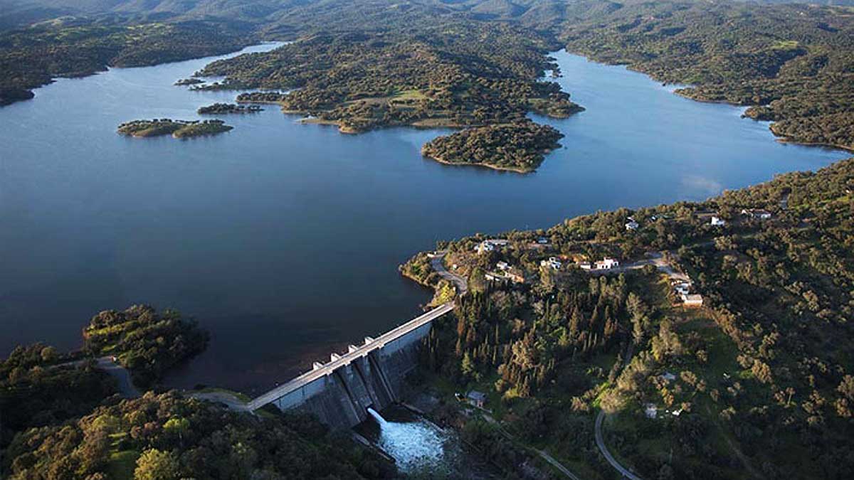 Vista aérea de un embalse en la provincia de Sevilla.