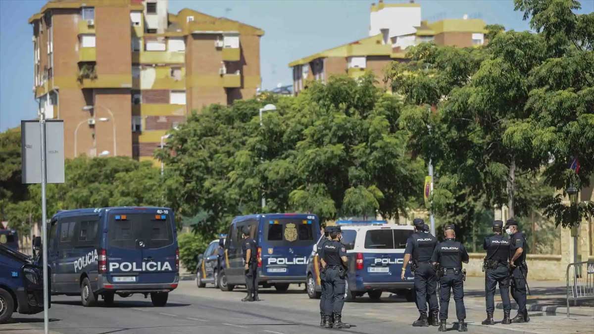 Acceso a las Tres Mil Viviendas y la Policía Nacional.