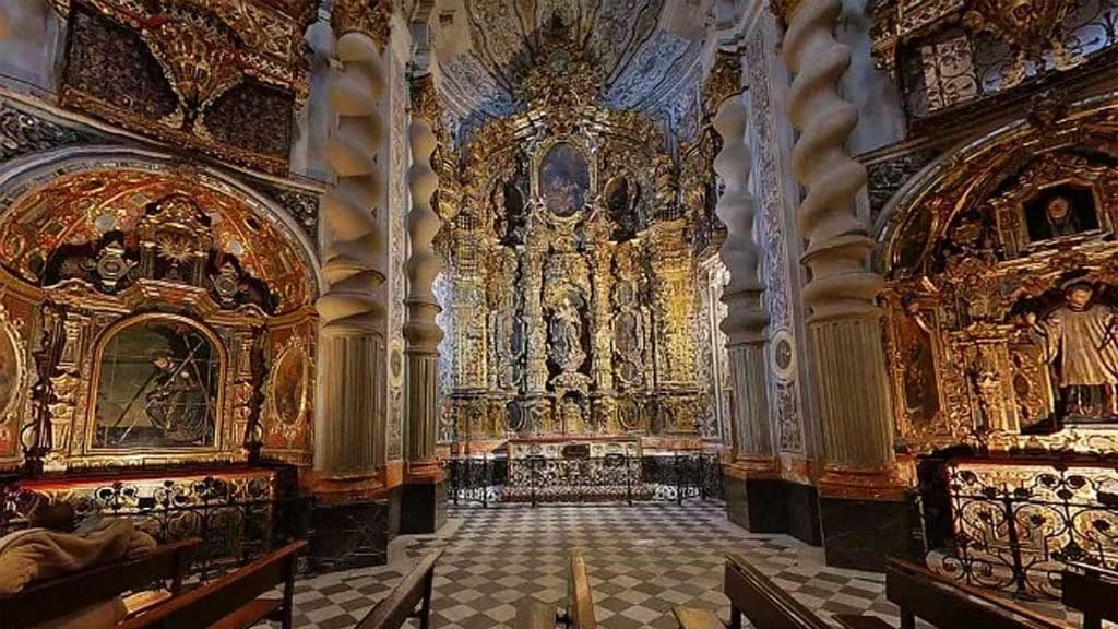 Vista del interior de la iglesia de San Luis de los Franceses.