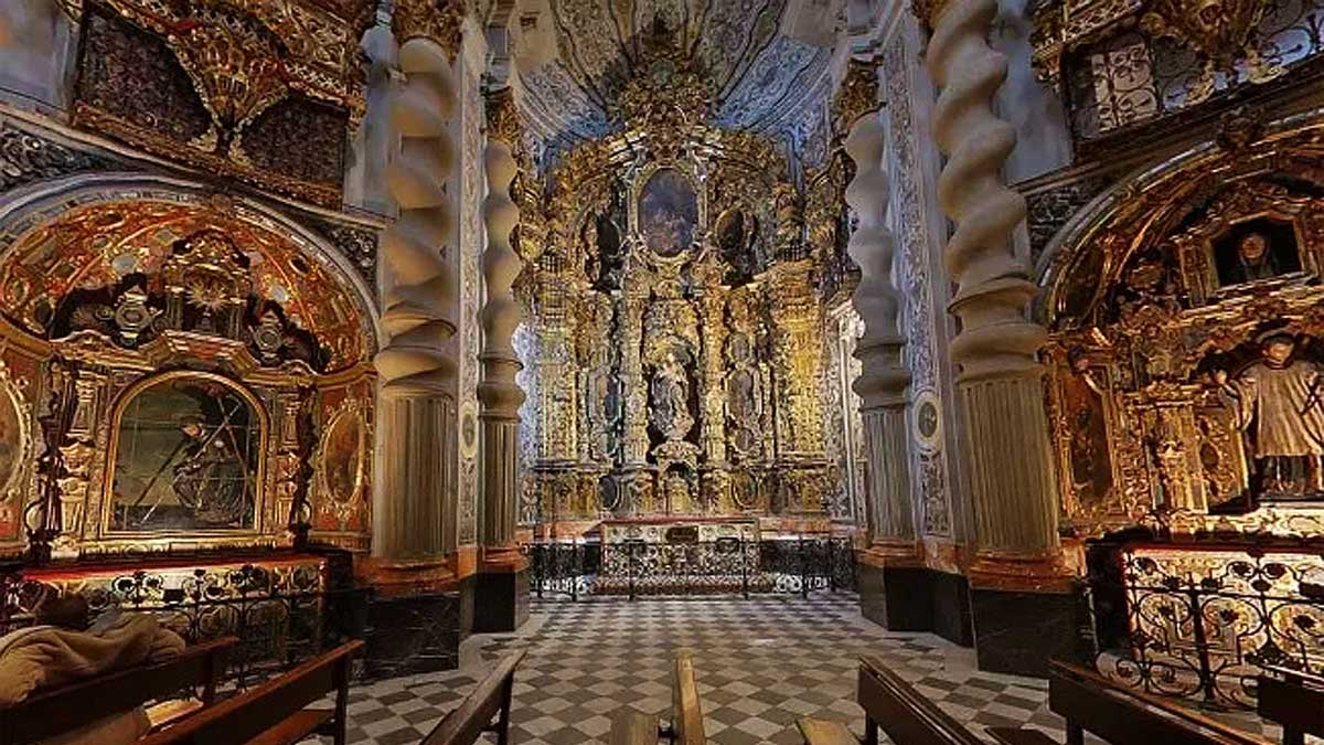 Vista del interior de la iglesia de San Luis de los Franceses.