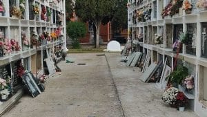 Nichos profanados en el Cementerio de Utrera.