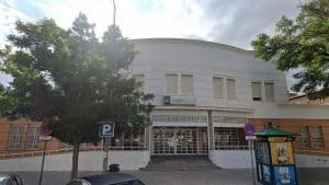 Fachada del Centro de Salud de Pino Montano.