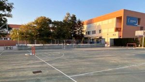 Vista del patio del colegio Adharaz-Altasierra.